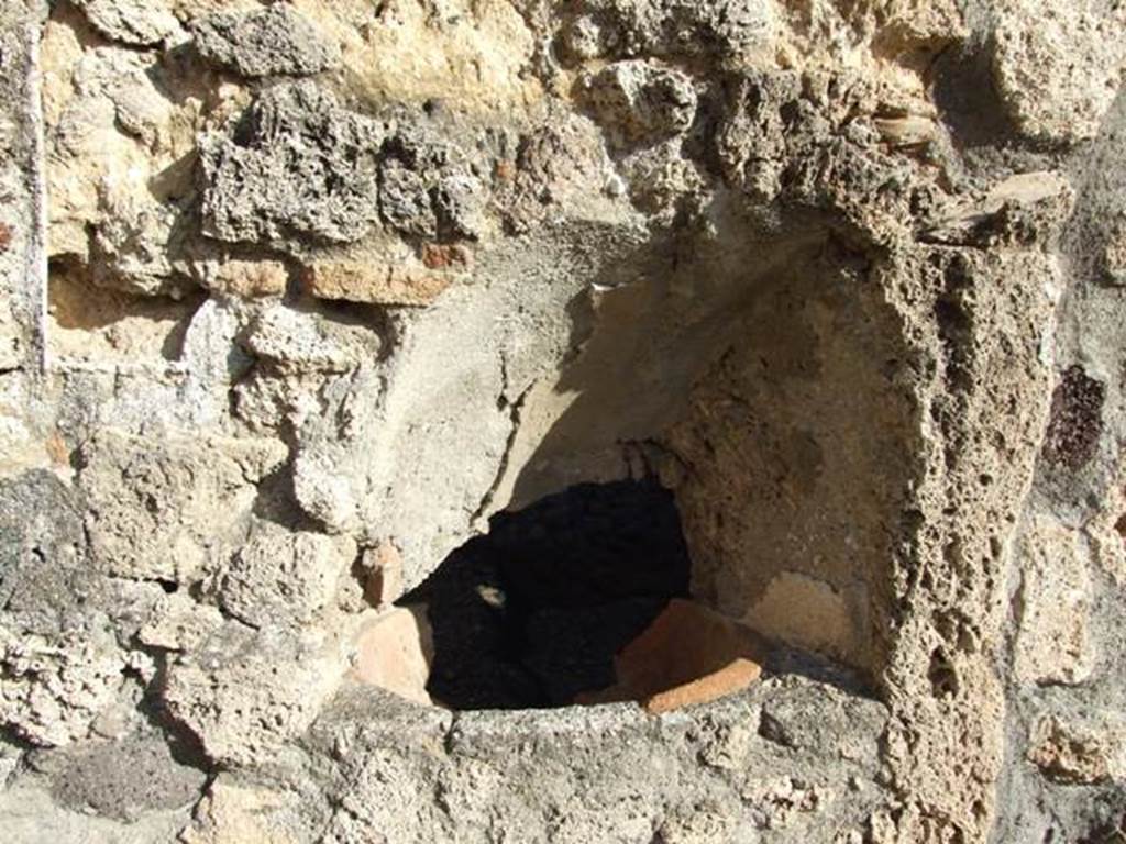 V.1.7 Pompeii. December 2007. Second niche on east wall of peristyle.