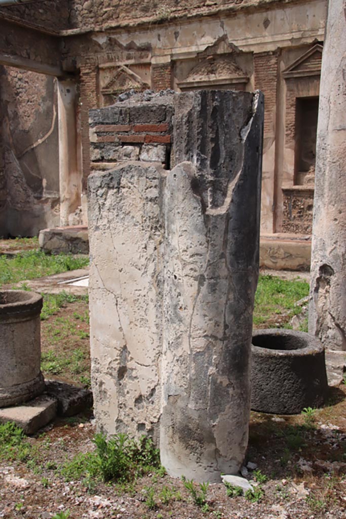 V.1.7 Pompeii. May 2024.
Room “b”, detail from south-east corner of peristyle area. Photo courtesy of Klaus Heese.