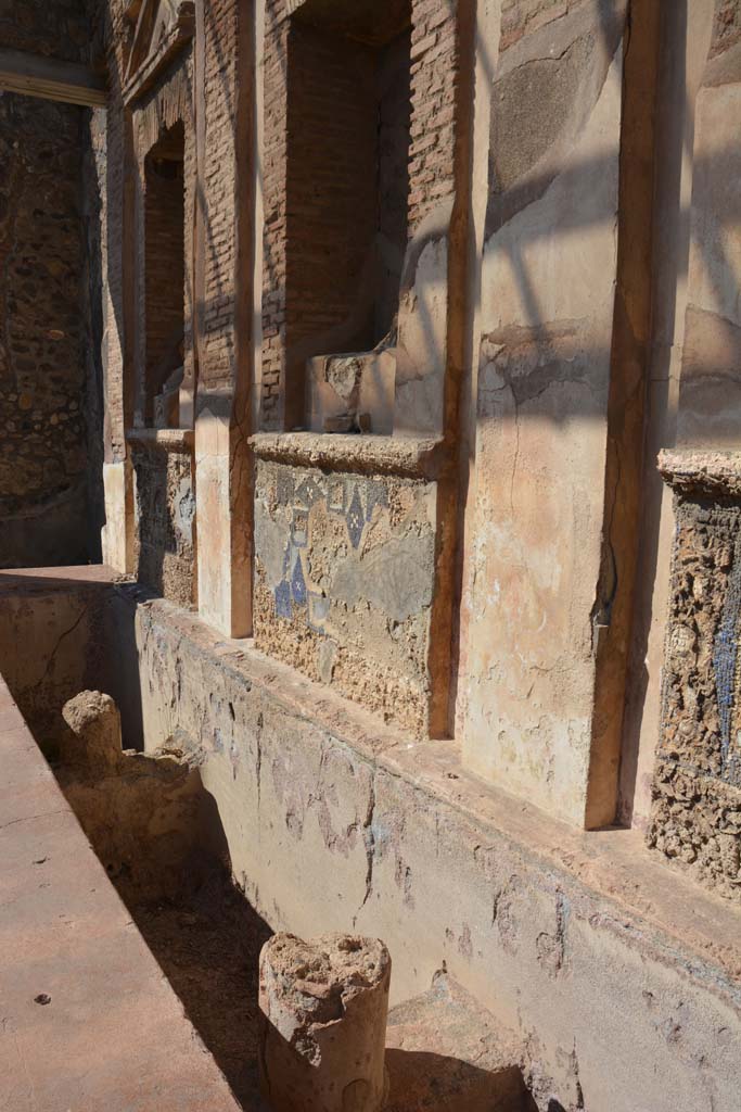 V.1.7 Pompeii. October 2019. Room 17, looking west across water feature.
Foto Annette Haug, ERC Grant 681269 DÉCOR.