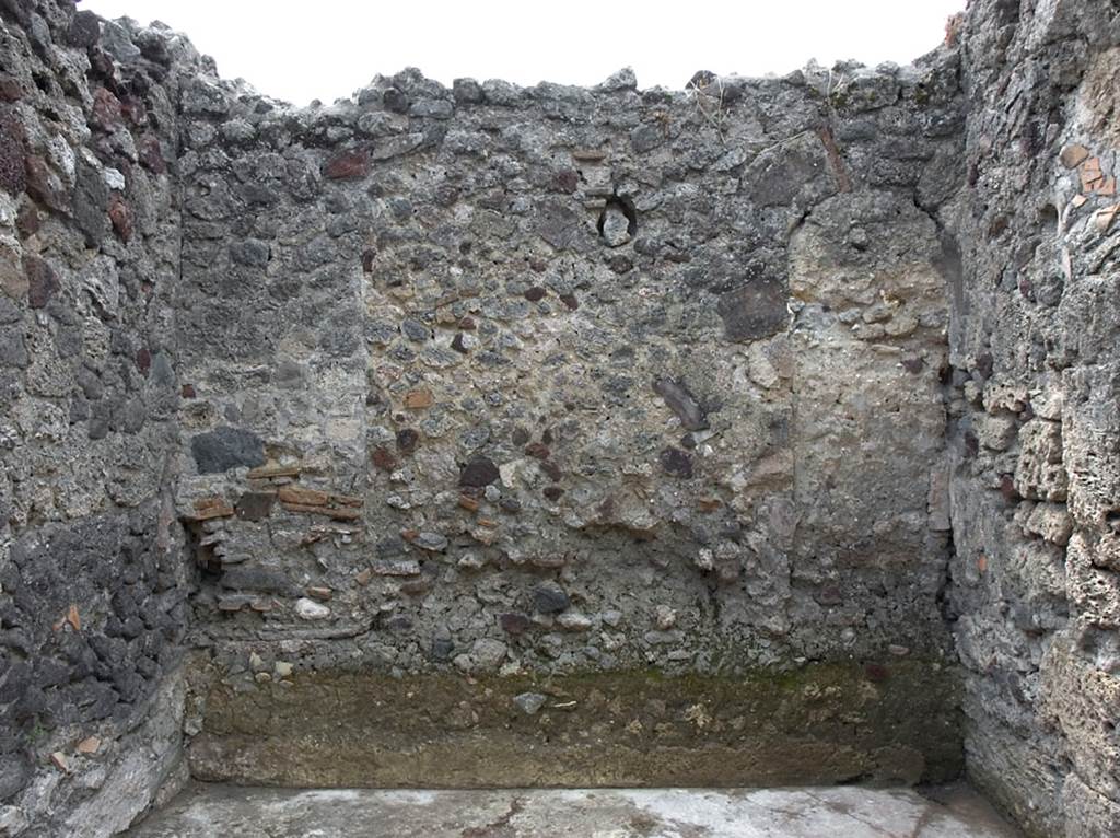 V.1.7 Pompeii. c.2005-7. Room “e”, looking towards south wall. Photo by Hans Thorwid.
Photo courtesy of Swedish Pompeii Project.