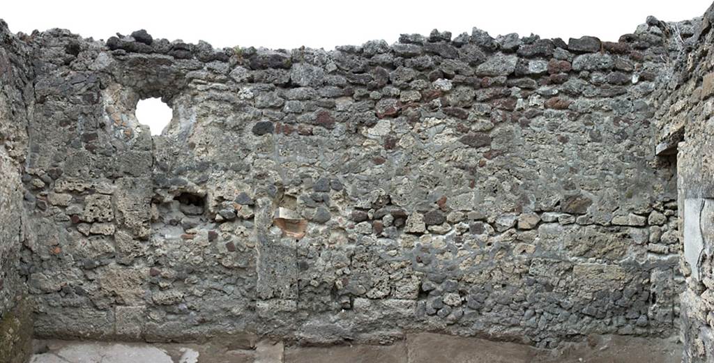 V.1.7 Pompeii. c.2005-7. Room “e”, looking towards west wall. Photo by Hans Thorwid.
Photo courtesy of Swedish Pompeii Project.