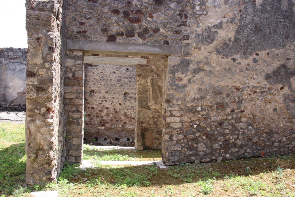 V.1.7 Pompeii. May 2024. Room “g”, doorway to corridor (h1) in south-east corner. Photo courtesy of Klaus Heese.