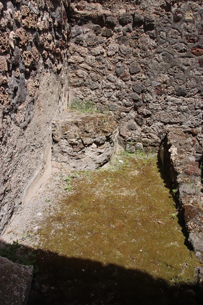 V.1.7 Pompeii. May 2024.
Room “i”, pedestal on east side of storeroom. Photo courtesy of Klaus Heese.