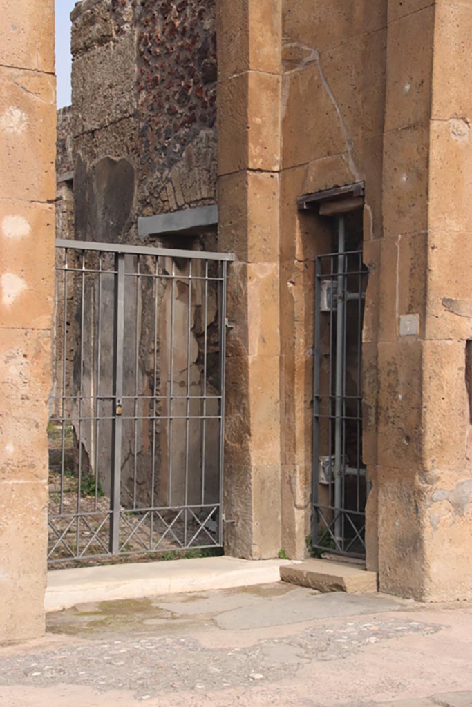 V.1.7 Pompeii. October 2023.
Looking north-east towards entrance doorway. Photo courtesy of Klaus Heese.