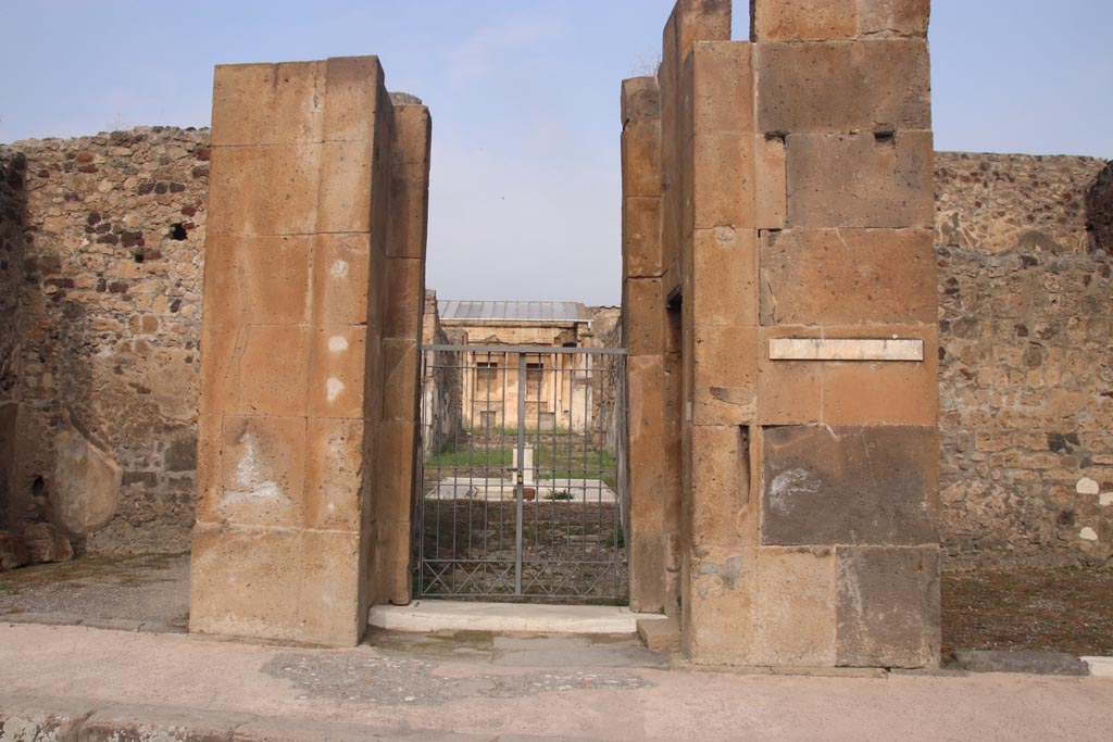 V.1.7 Pompeii. October 2023. Looking north through entrance doorway in Via di Nola. Photo courtesy of Klaus Heese.