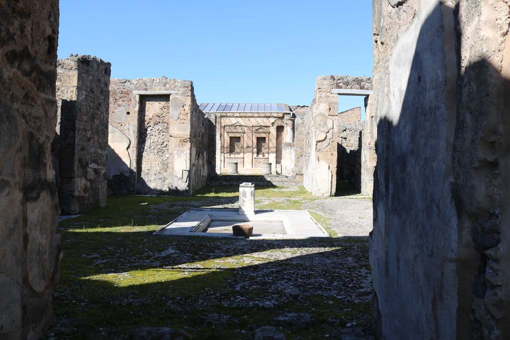 V.1.7 Pompeii. December 2018.
Room 3, looking north from entrance corridor across impluvium in atrium 4. Photo courtesy of Aude Durand.