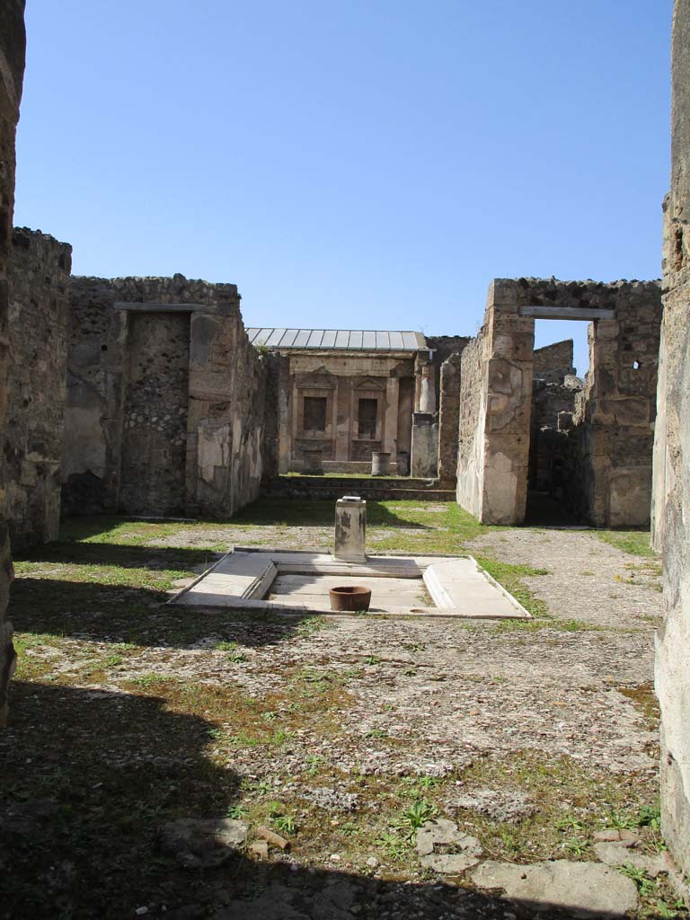 V.1.7 Pompeii. April 2019.
Looking north across atrium 4, from entrance corridor 3. Photo courtesy of Rick Bauer.