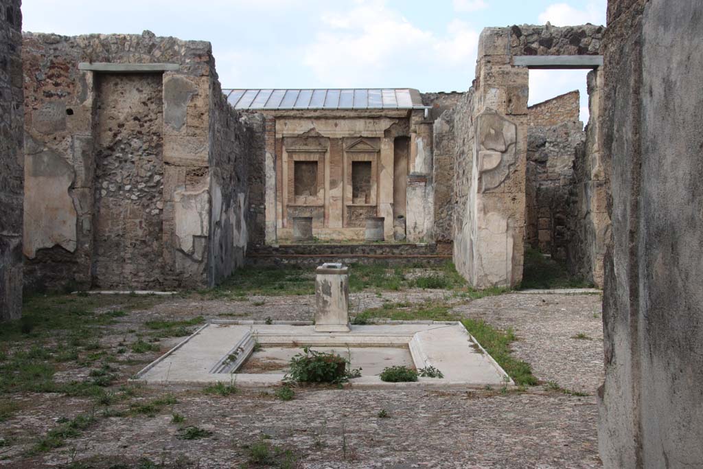 V.1.7, Pompeii. September 2017. Room 1, looking north across atrium, from entrance corridor.
Photo courtesy of Klaus Heese.