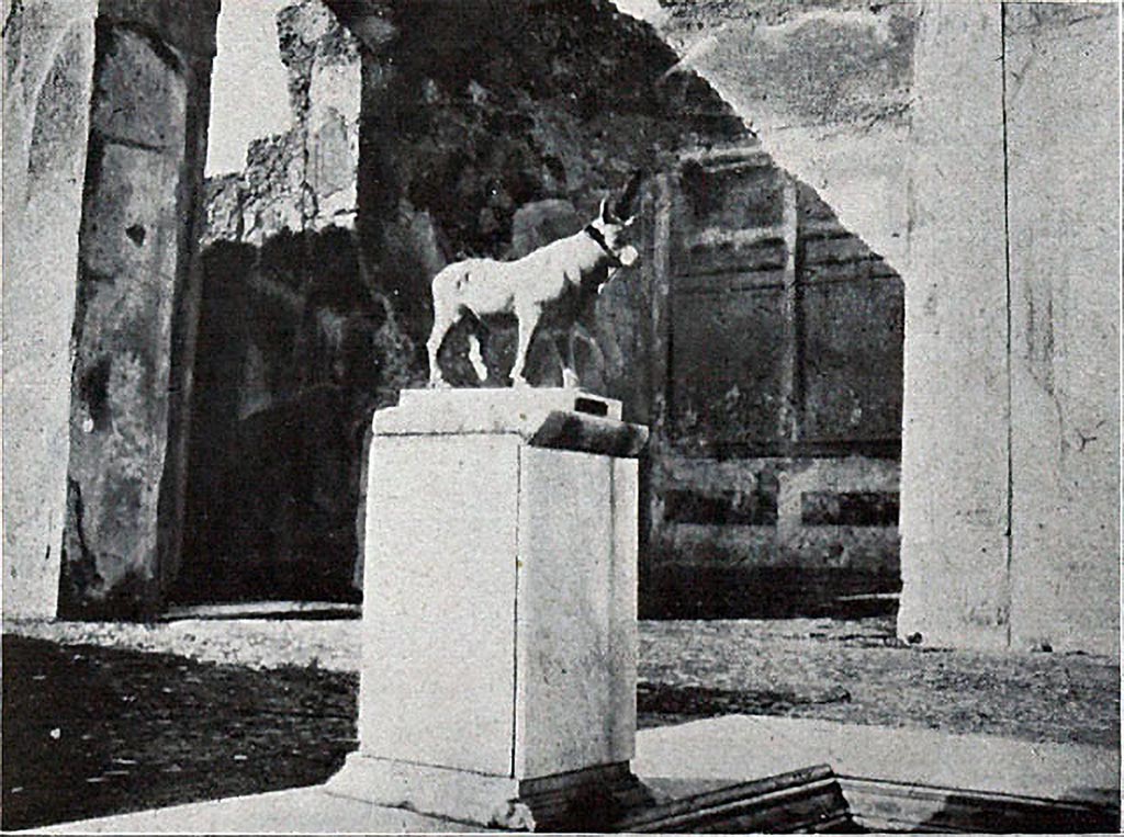 V.1.7 Pompeii. 1906. Room 1, atrium. Pedestal on impluvium with bronze bull.
See Thedenat, H., 1906. Pompei Histoire Vie Privee. Paris : Renouard, (p. 66, Fig. 33).