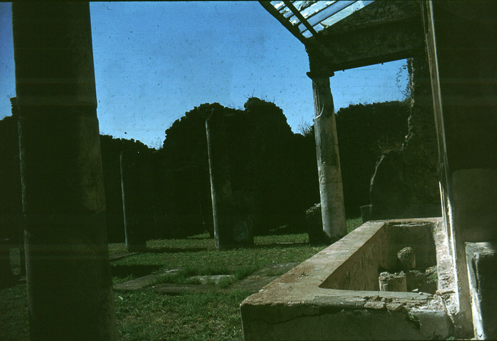 V.1.9 Pompeii. Looking west across peristyle area, from rear side entrance.
Photographed 1970-79 by Günther Einhorn, picture courtesy of his son Ralf Einhorn.