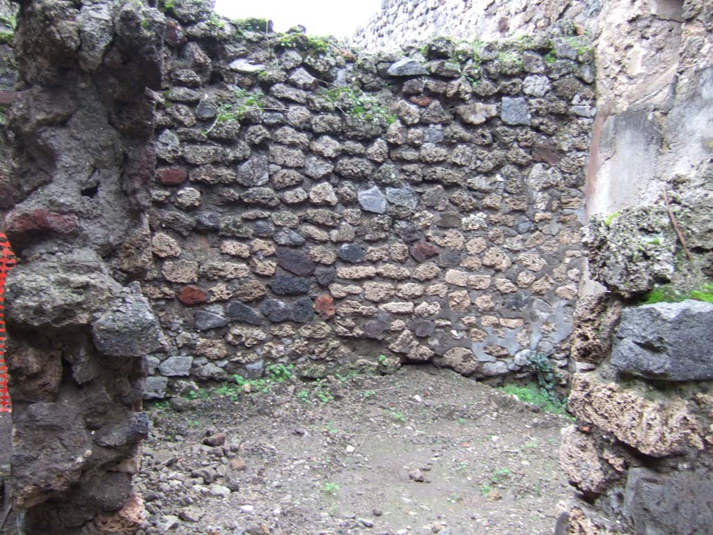V.1.11 Pompeii. December 2005.
Looking north through doorway towards north-west corner of room. This room was on the north side of the corridor.