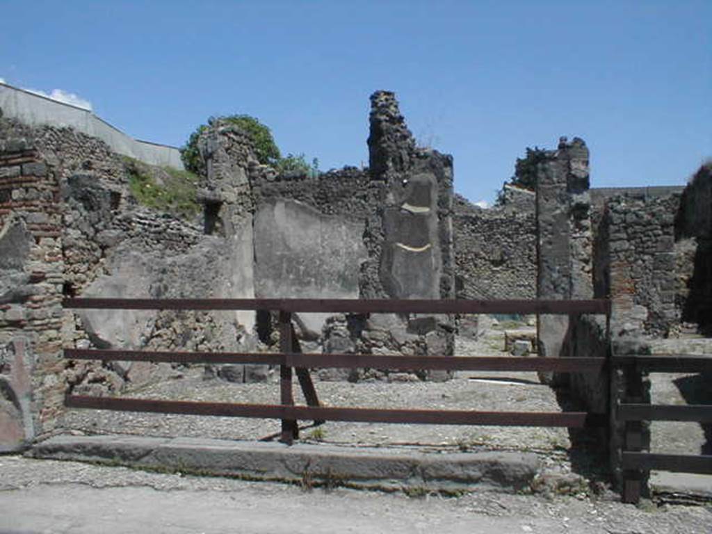 V.I.14 Pompeii. May 2005. Entrance.