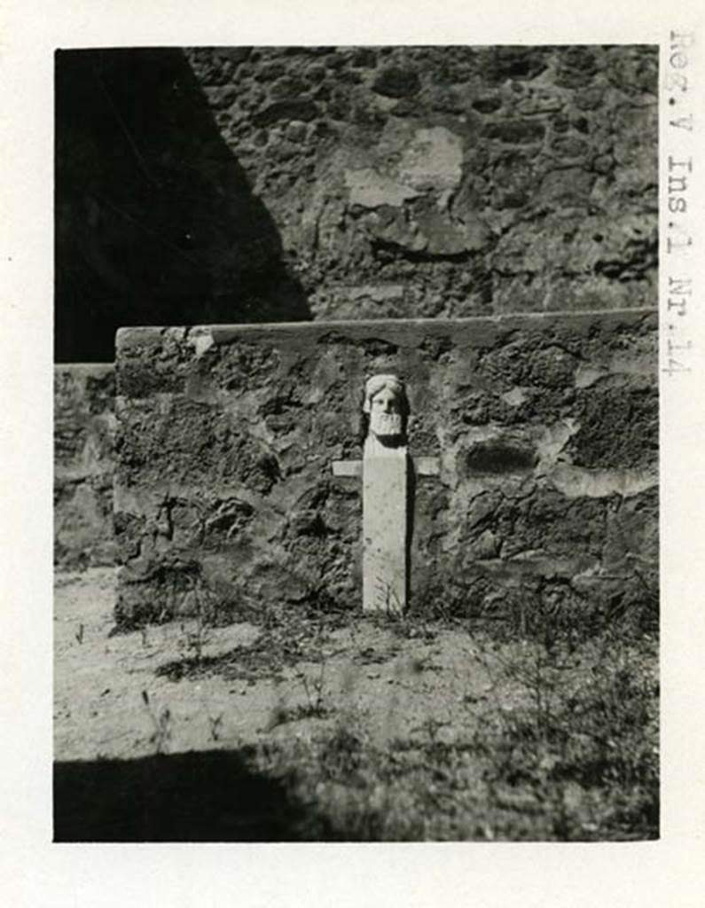 V.1.14 Pompeii. 1937-1939. Photo courtesy of American Academy in Rome, Photographic Archive. Warsher collection no. 266a.
According to Warsher, this photo is from V.1.14, the identical one above shows it as being from V.1.15. As these photos were taken before the bombing in 1943, either of these locations could be correct.