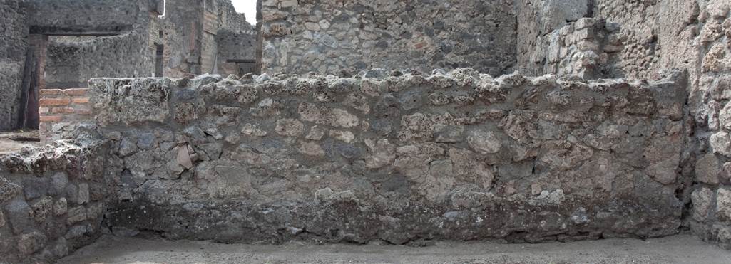 V.1.15 Pompeii. Post 2008. West wall of room “g”, after restoration in 2008. Photo by Hans Thorwid.
Photo courtesy of the Swedish Pompeii Project.