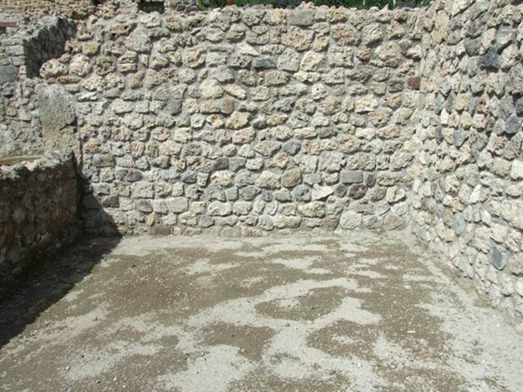 V.1.15 Pompeii. April 2009. Room in Bakery on the north side.