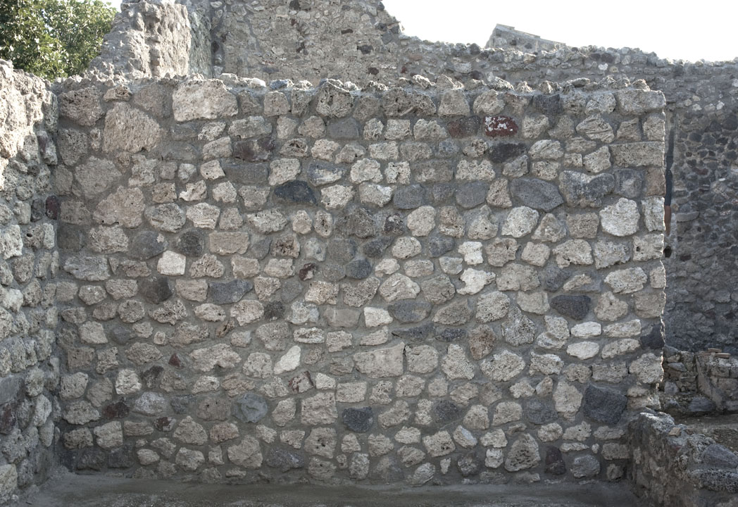 V.1.15 Pompeii. Post 2008. East wall of room “g”. Photo by Hans Thorwid.
“The east wall after rebuilding in 2008. Not a single stone of the original wall is visible.”
“The wall was completely rebuilt in 2008. The filled-in window was not included in the reconstruction.”
Photo and words courtesy of the Swedish Pompeii Project.