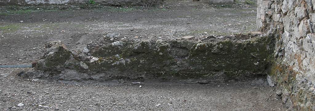 V.1.15 Pompeii. Pre 2008. Room “g”, west side of south wall. Photo by Hans Thorwid.
“South wall, west part.
This stretch of preserved wall shows that the location of the door is to be found to the east, presumably by the east end of the wall.
The foundation gives no indication to the exact location of the door.”
Photo and words courtesy of the Swedish Pompeii Project.