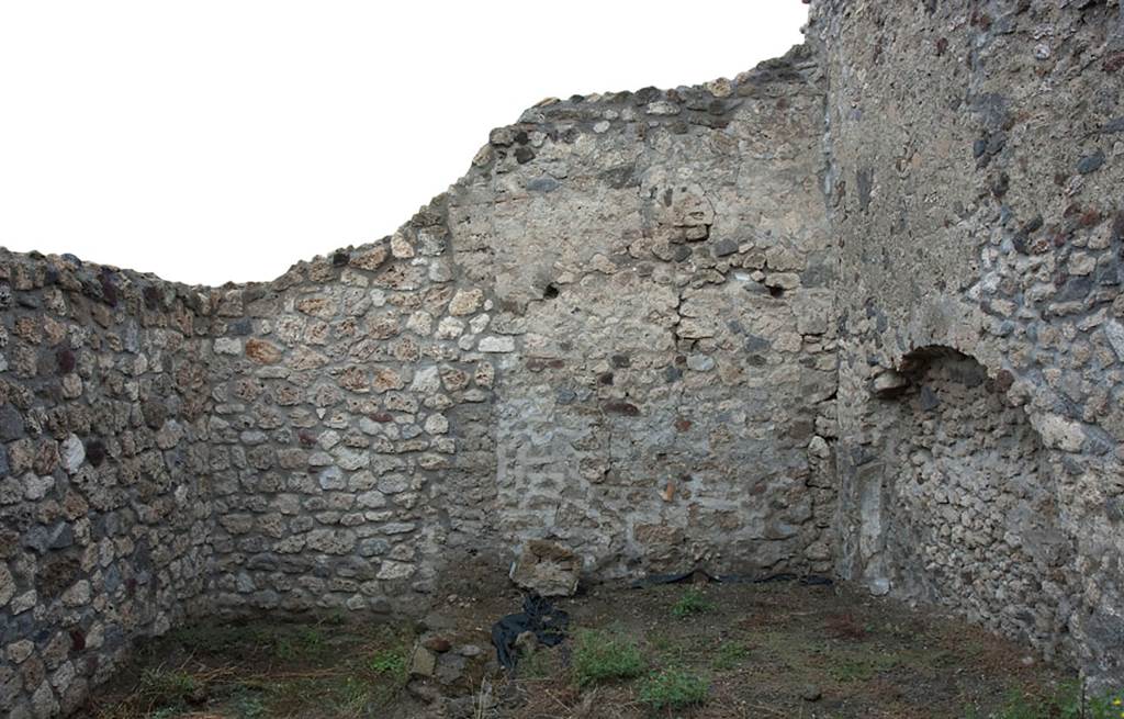 V.1.15 Pompeii. 2012. North wall after restoration in 2008. Photo by Hans Thorwid.
Photo courtesy of the Swedish Pompeii Project.