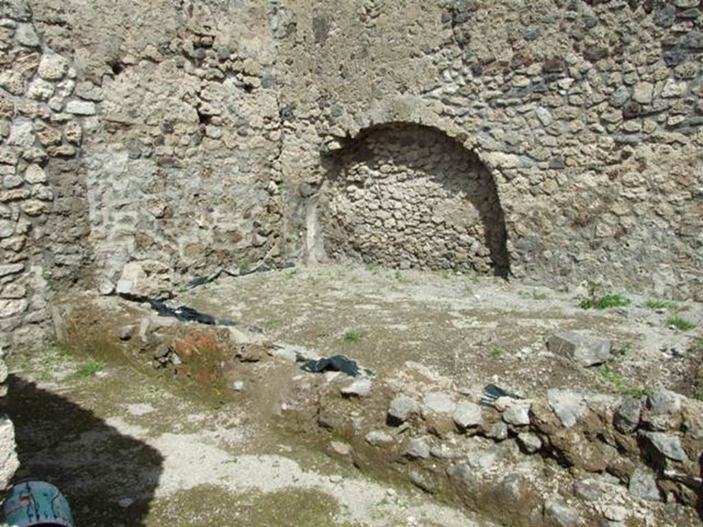 V.1.15 Pompeii. April 2009. Site of West Portico, and the area for the small garden.