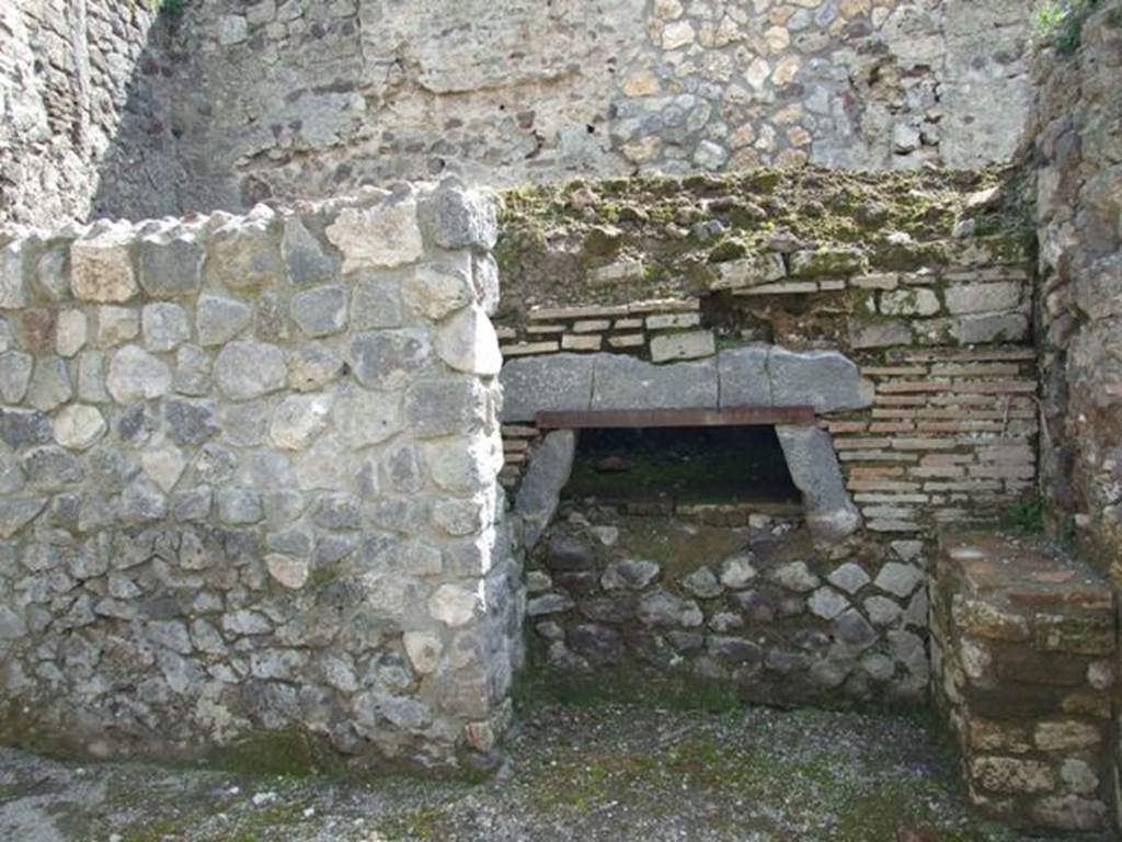 V.1.15 Pompeii. April 2009. Large oven on south side of Bakery.