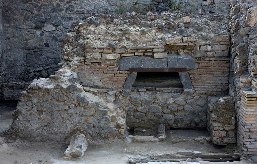 V.1.15 Pompeii. c.2005.
Looking south towards lava stone opening of oven “z”. Photo by Hans Thorwid.
Photo courtesy of the Swedish Pompeii Project.
