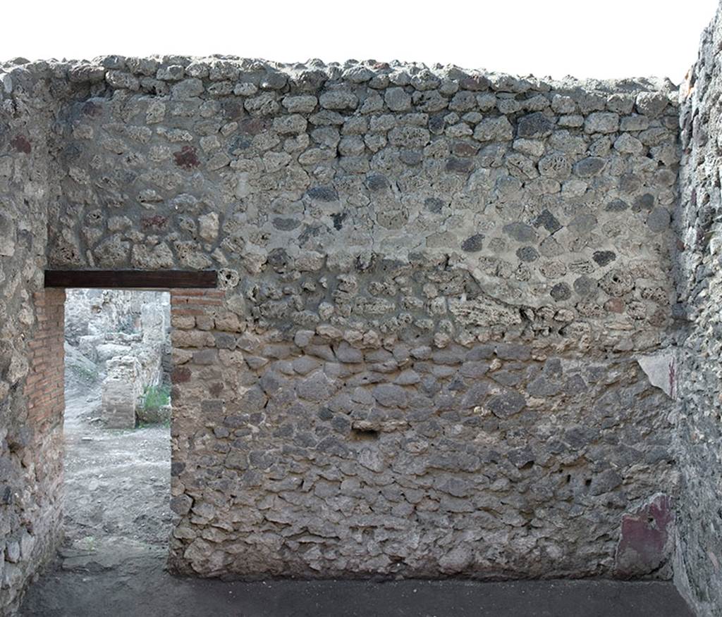 V.1.15 Pompeii. 2012. Room “f”. Photo by Hans Thorwid.
“North wall in 2012 after restoration.
Photograph of lower part and view out of door from 2006 merged with photograph of upper part from 2012.”
Photo and words courtesy of the Swedish Pompeii Project.