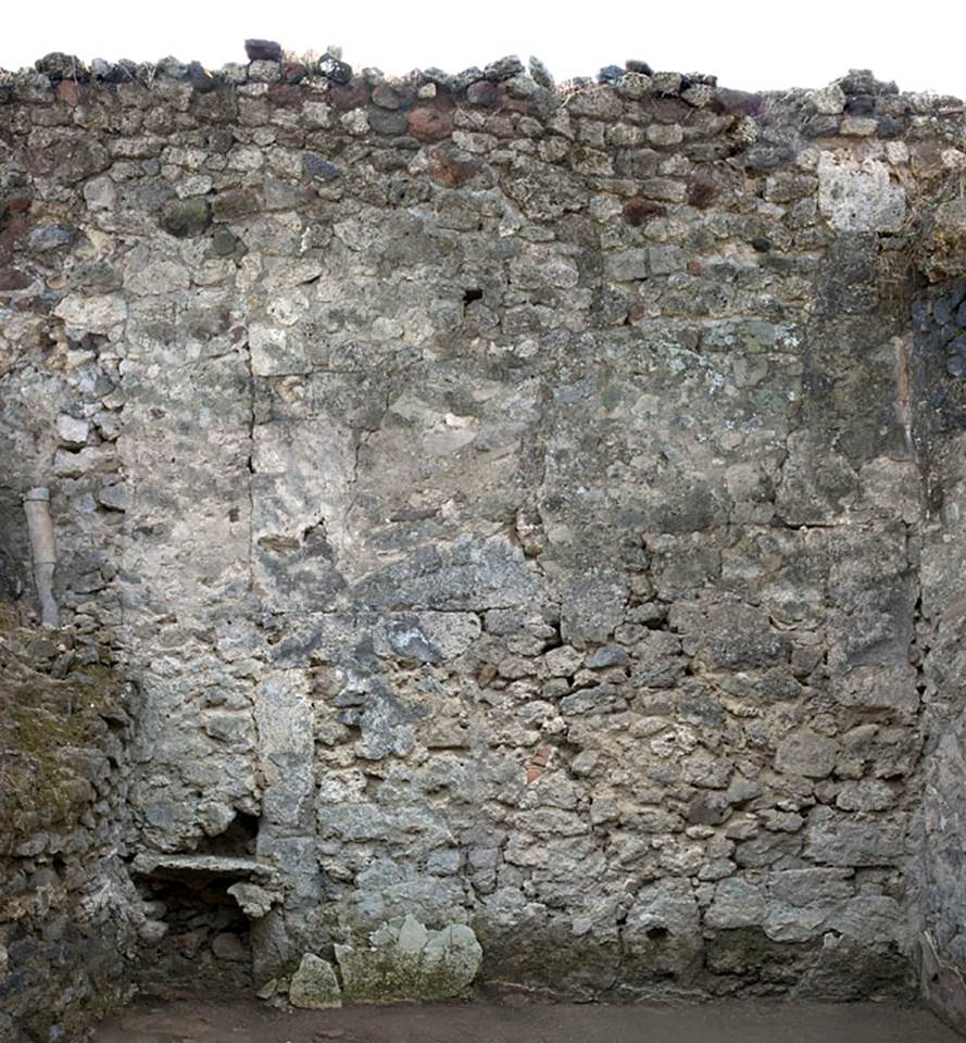 V.1.15 Pompeii. c.2012.
“South wall of room, with cavity in the wall in the lower east area.” Photo by Hans Thorwid.
Photo and words courtesy of the Swedish Pompeii Project.