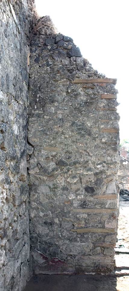 V.1.15 Pompeii. c.2012.
“West wall in south-west corner, with doorway into atrium.” Photo by Hans Thorwid.
Photo courtesy of the Swedish Pompeii Project.