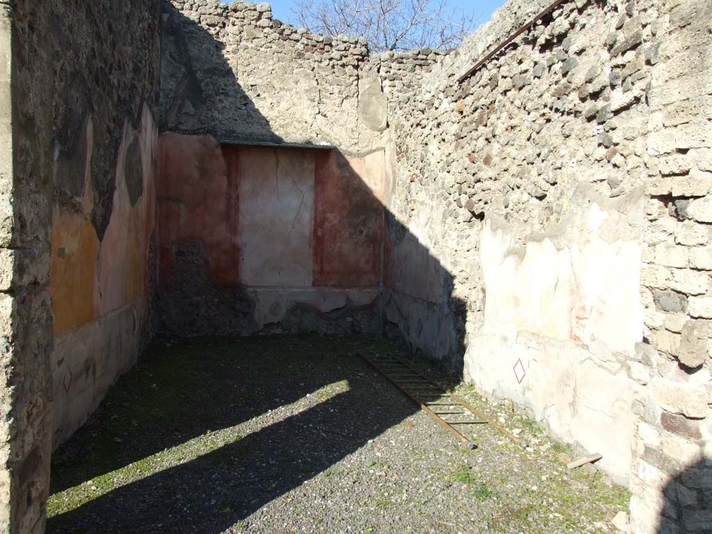 V.1.18 Pompeii. December 2007.
Oecus “p” on north side of peristyle “i”. On the east (right) wall was a painting of Polyphemus and Galatea.
See Schefold, K., 1957. Die Wände Pompejis. Berlin: De Gruyter. p. 65.