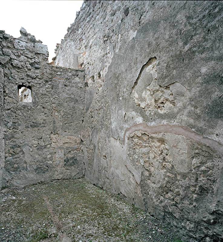 V.1.18 Pompeii. c.2005-2008.   
Room “f”, looking towards south-east corner with window in east wall. Photo by Thomas Staub. 
Photo courtesy of The Swedish Pompeii Project.
