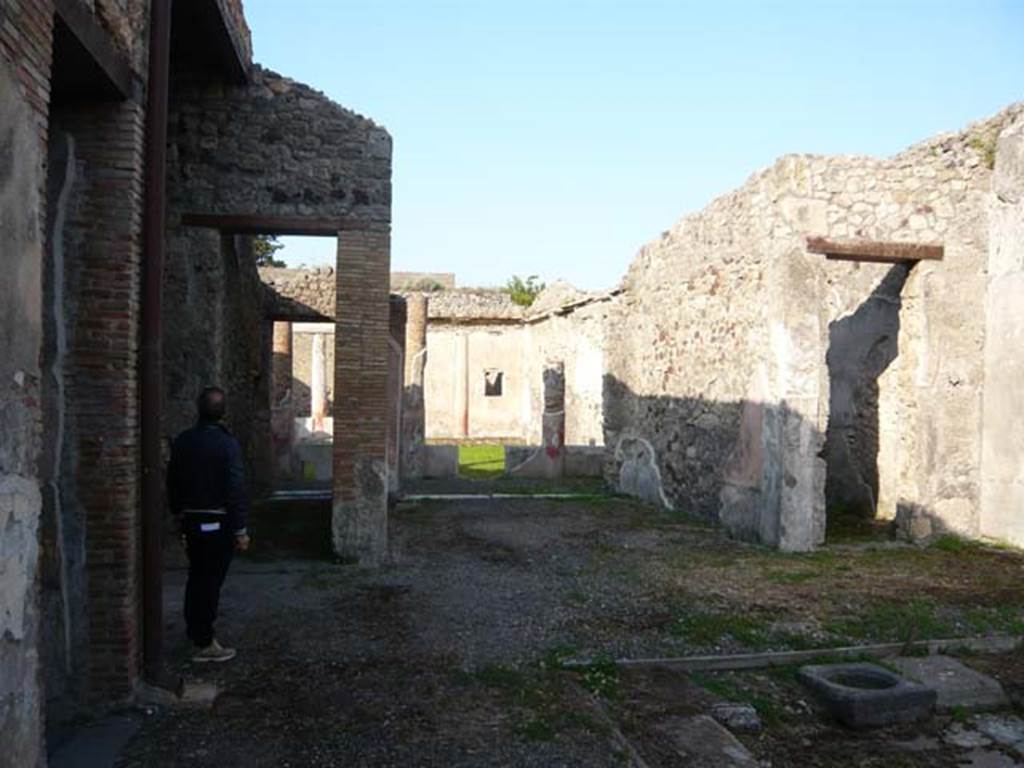 V.1.18 Pompeii. May 2012. Looking east across atrium “b” to tablinum “g”.
Photo courtesy of Buzz Ferebee.