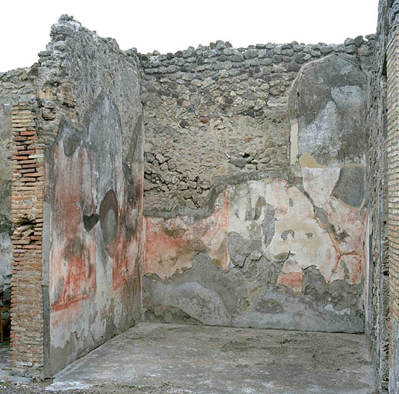 V.1.18 Pompeii. c.2005-2008. Looking north towards ala “e”. Photo by Hans Thorwid.
Photo courtesy of The Swedish Pompeii Project.