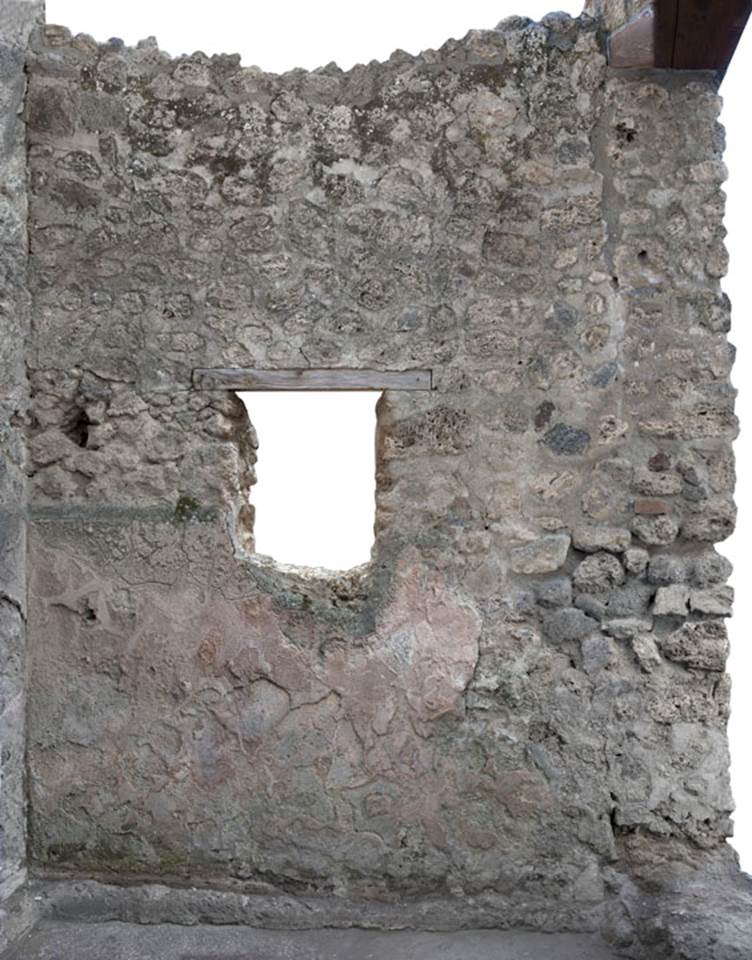V.1.20 Pompeii. 2012. Room “f”. Photo by Hans Thorwid.
South wall with window of room with tall doorway.
Photo courtesy of The Swedish Pompeii Project.