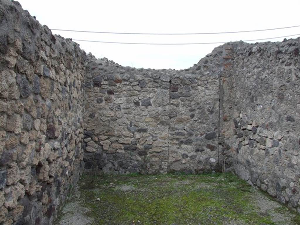 V.1.22 Pompeii. Shop. December 2007. East wall with blocked door.