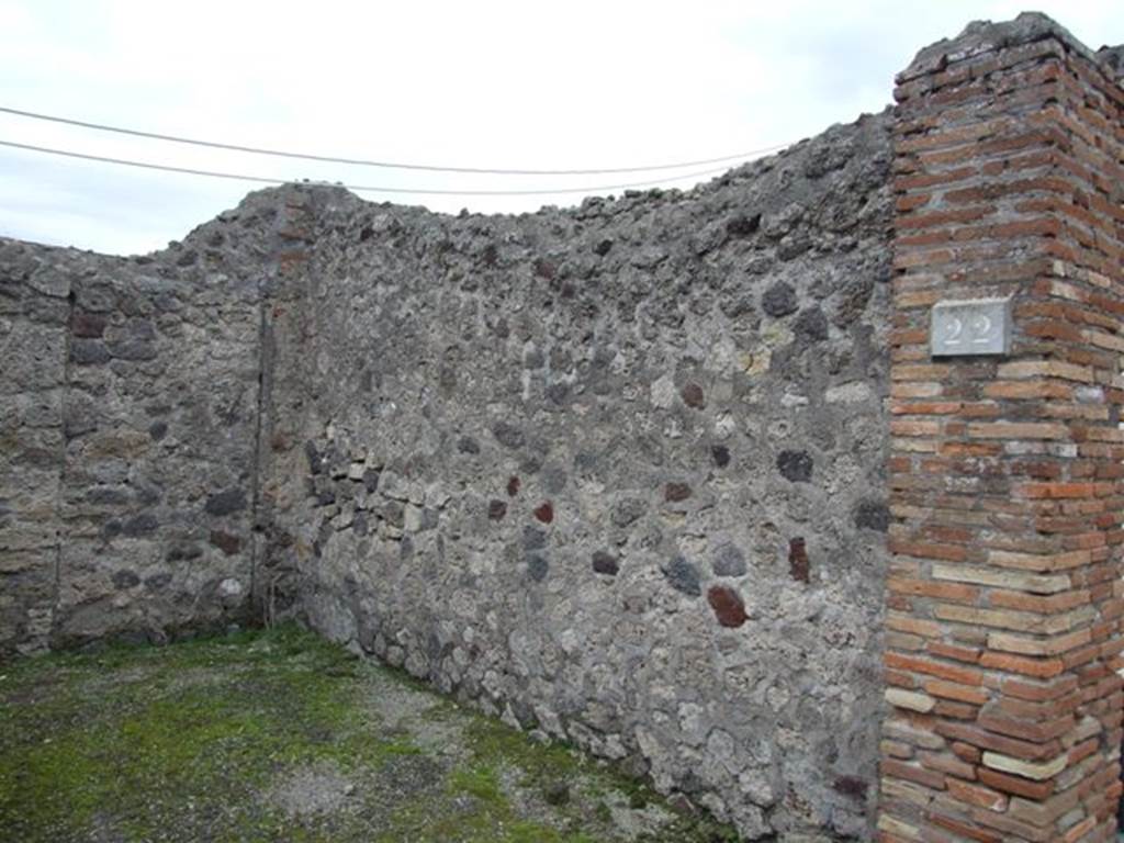 V.1.22 Pompeii. Shop. December 2007. South wall.