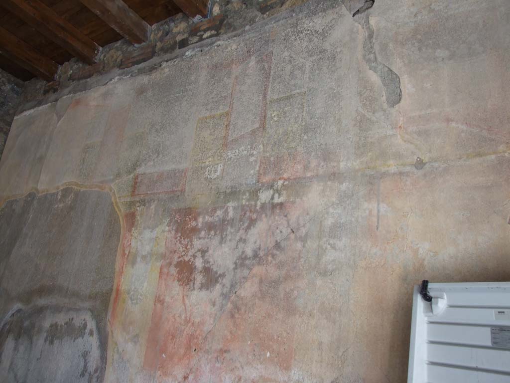 V.1.23 Pompeii. March 2009. Room 9, north wall of triclinium.