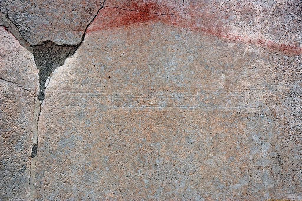 V.1.23 Pompeii. Room “k”, detail from upper west end of north wall of triclinium. Photo by Hans Thorwid.
Photo courtesy of the Swedish Pompeii Project.