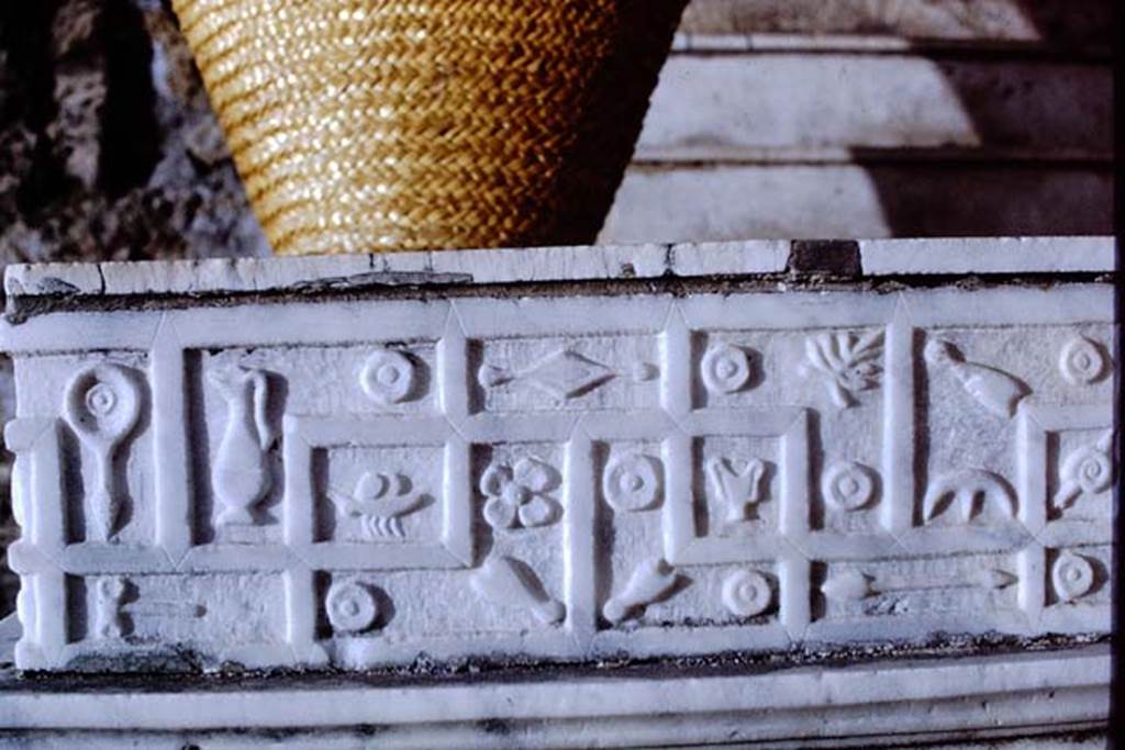 V.1.26 Pompeii. 1968. Detail from left side of top of altar in atrium. Photo by Stanley A. Jashemski.
Source: The Wilhelmina and Stanley A. Jashemski archive in the University of Maryland Library, Special Collections (See collection page) and made available under the Creative Commons Attribution-Non Commercial License v.4. See Licence and use details.
J68f1885