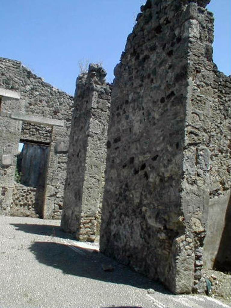 V.1.26 Pompeii. May 2005. Rooms on south side of atrium, showing tall doorways. Taken from V.1.27.