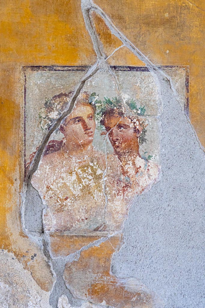 V.1.26 Pompeii. October 2023.
Room “i”, detail of wall painting of Satyr and Maenad, from east end of south wall.
Photo courtesy of Johannes Eber.