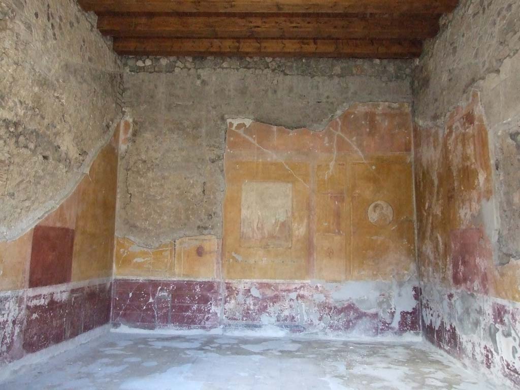 V.1.26 Pompeii. March 2009. Room “o”, looking north from peristyle.
