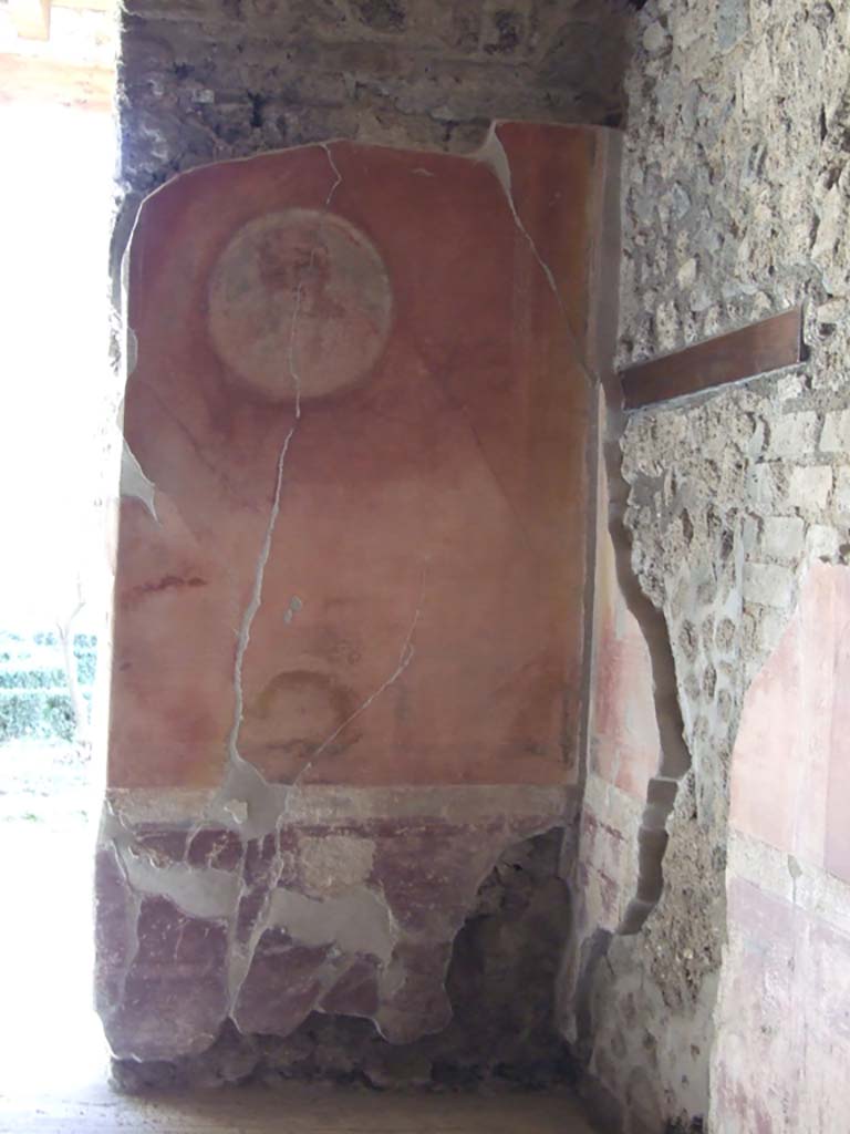 V.1.26 Pompeii. March 2009. Room “o”, south-west corner of triclinium.