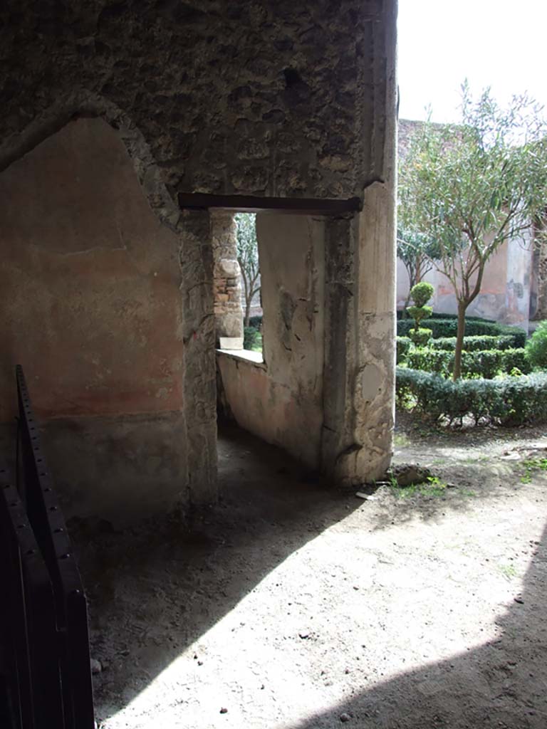 V.1.26 Pompeii. March 2009.
Room “s”, looking towards doorway to room on east side of peristyle garden.