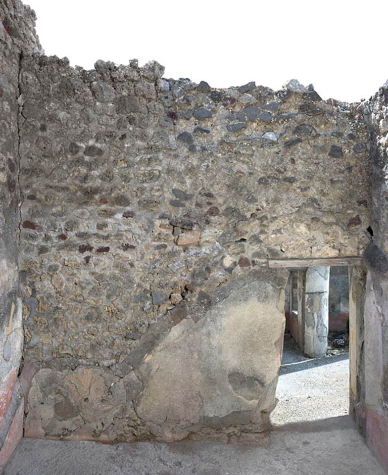 V.1.26 Pompeii. Pre 2008. Room “s”, south wall. Photo by Hans Thorwid.
“South wall before 2008, when the room was roofed.”
Photo and words courtesy of The Swedish Pompeii Project.