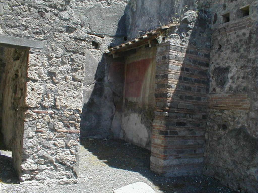 V.1.31 Pompeii. May 2005. Doorway to rear room in east wall on south side.