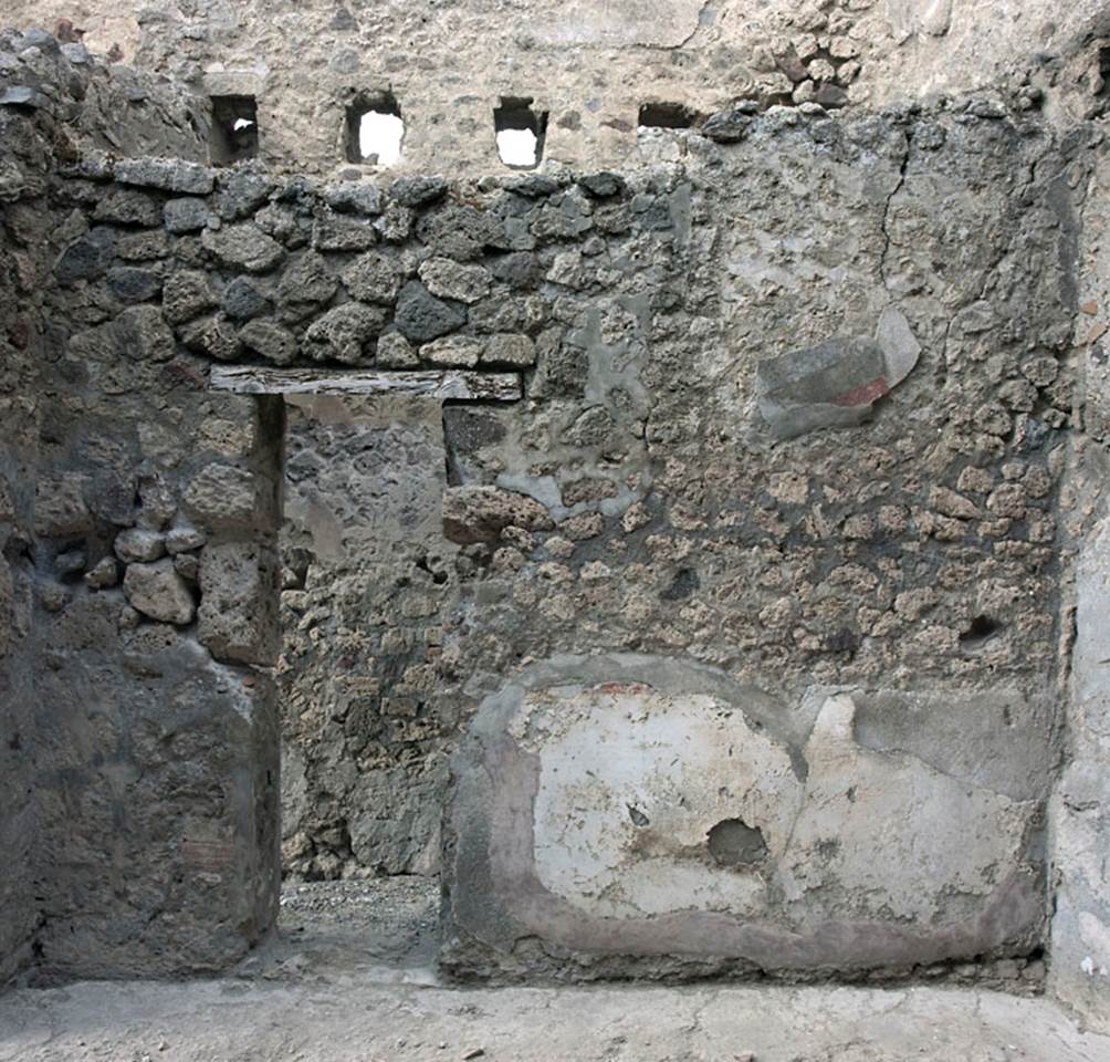 V.1.31 Pompeii. c.2009.
North wall of rear room 2, with doorway to corridor 3. Photo by Hans Thorwid.
Photo courtesy of The Swedish Pompeii Project.