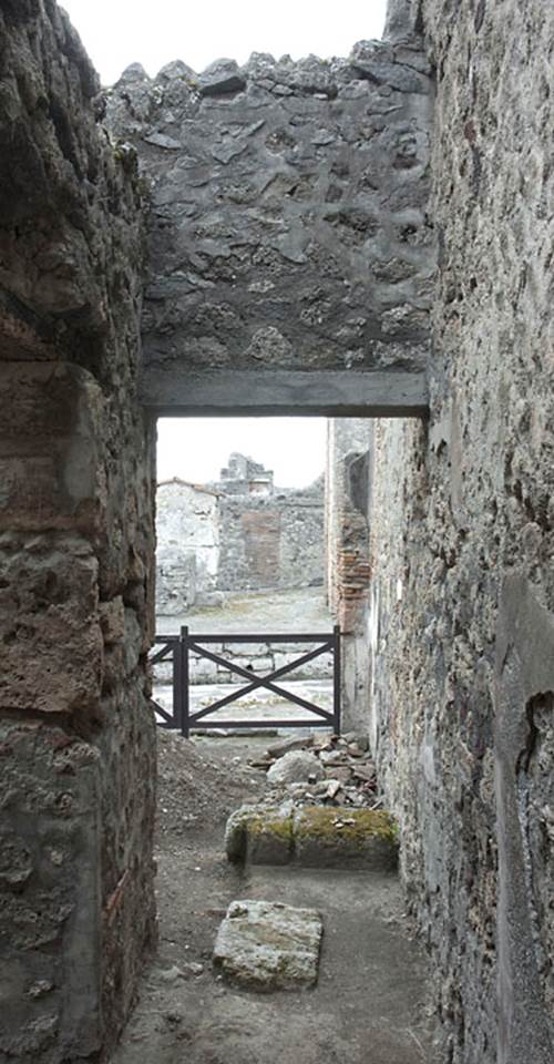 V.1.31 Pompeii. c.2010.
West wall of room 3 corridor, with doorway to shop-room. Photo by Hans Thorwid.
Photo courtesy of The Swedish Pompeii Project.