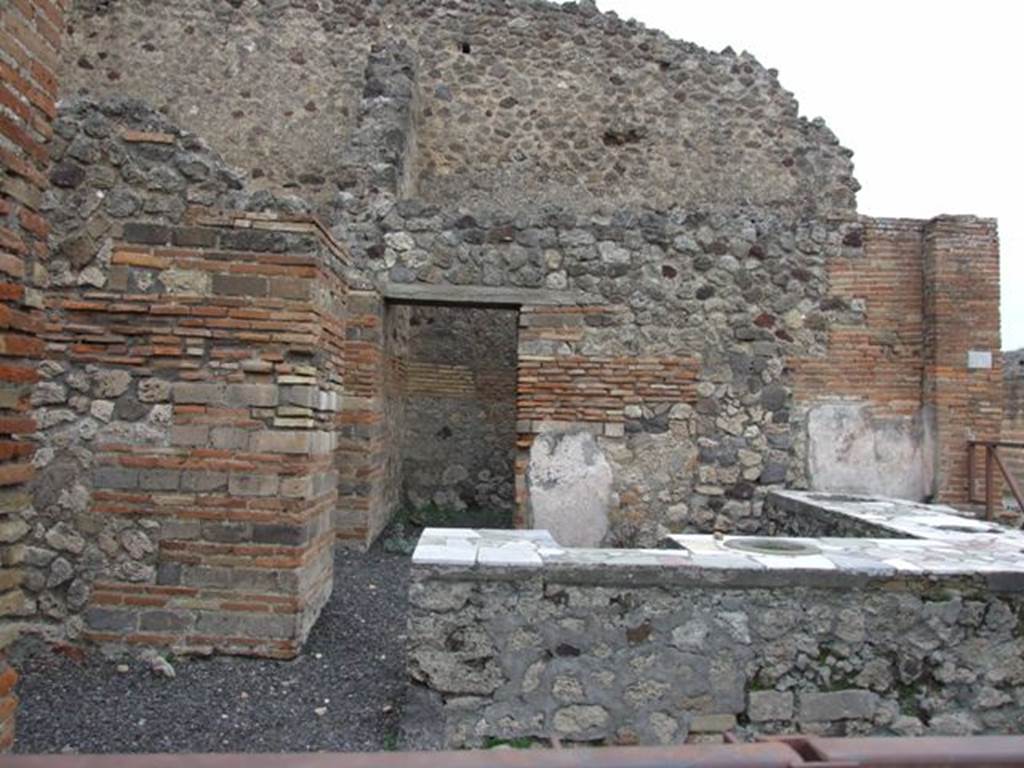 V.1.32 Pompeii. December 2007. Looking east across caupona and V.1.1.