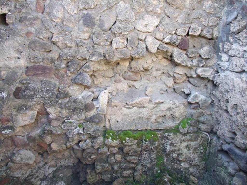 V.2.1 Pompeii.  March 2009.  Room 4, West wall of Latrine.