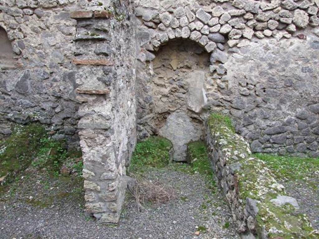 V.2.1 Pompeii. December 2007. Room 11, Latrine.